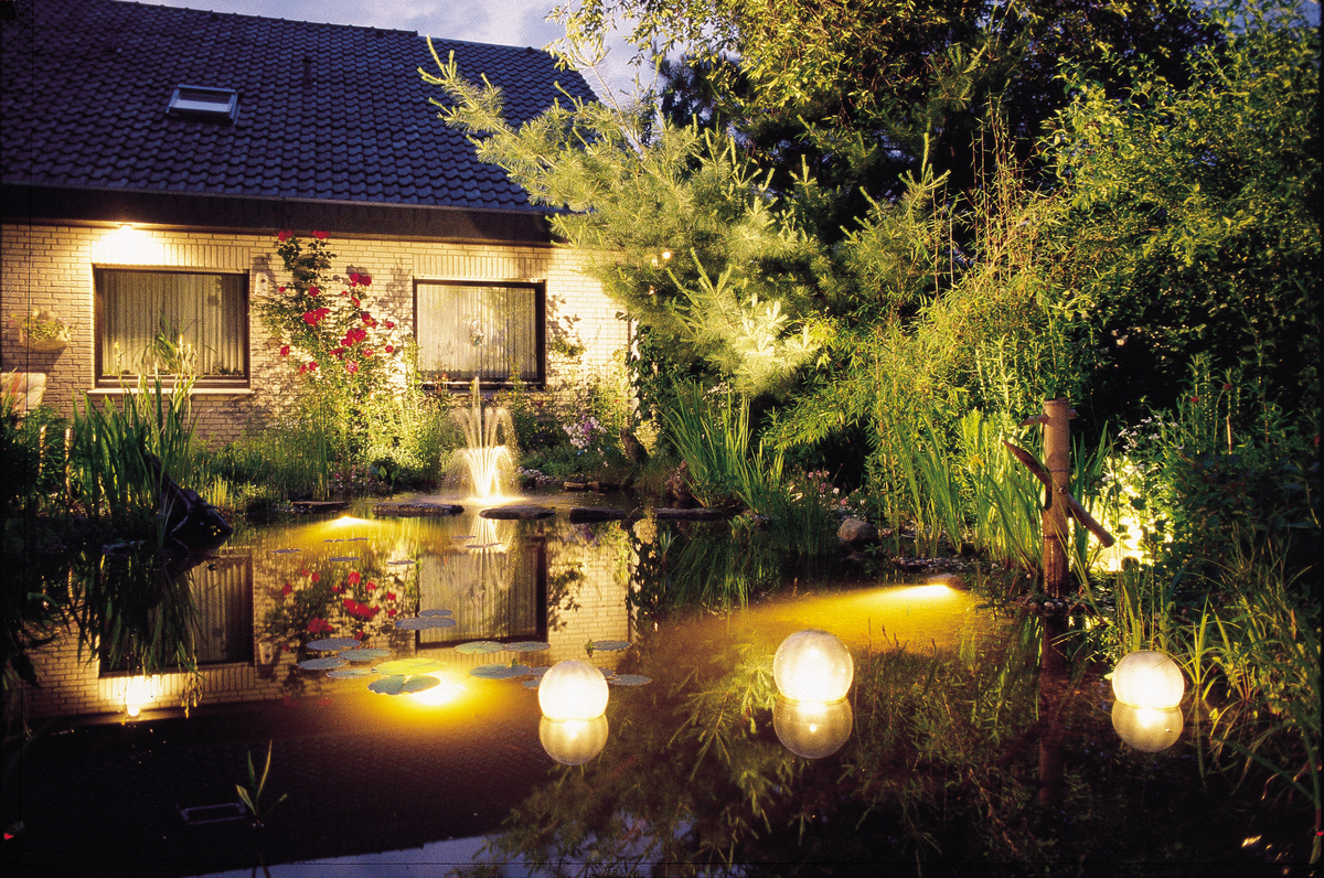 Освещенность водоемов. Освещение в саду. Декоративная подсветка сада. Освещение ландшафта. Освещение в ландшафте сада.